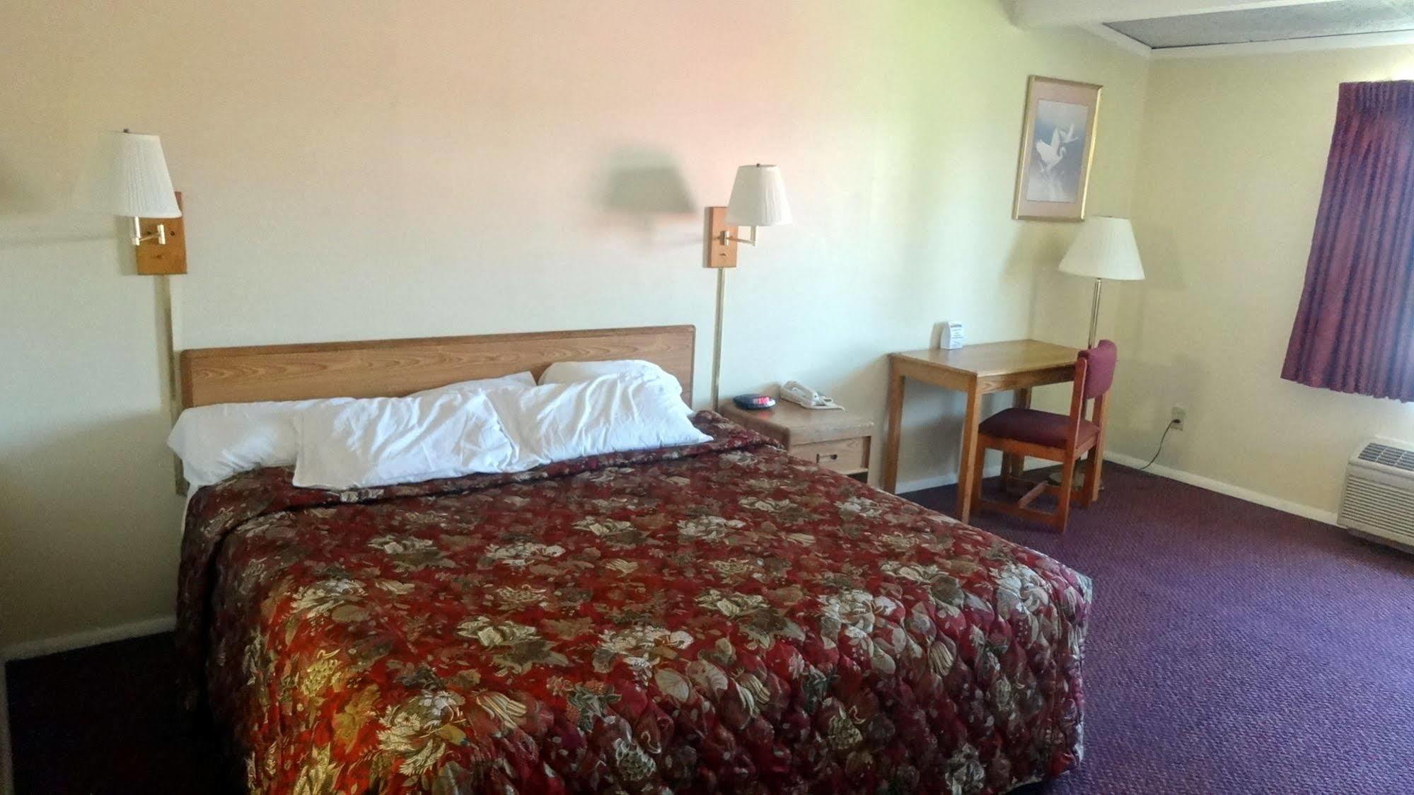 Red Carpet Inn Syracuse Airport North Syracuse Exterior photo