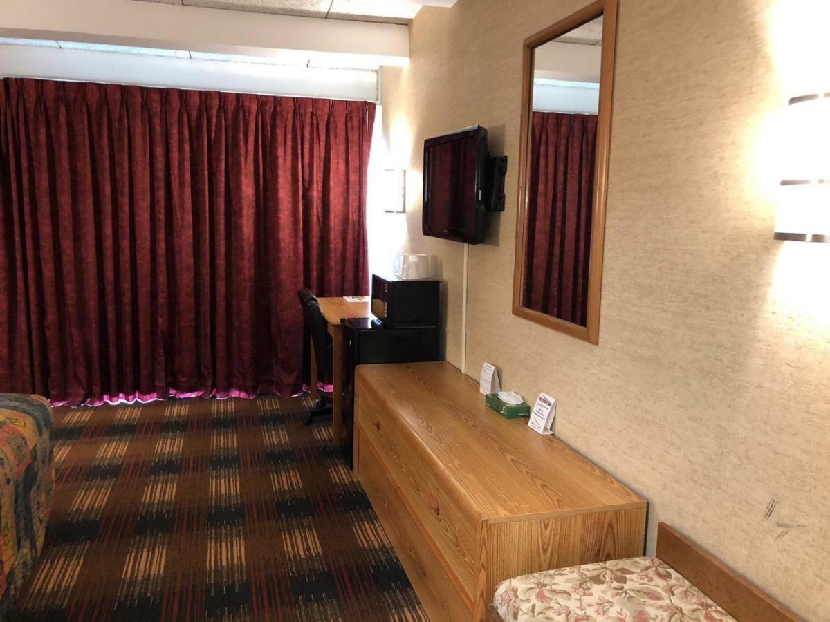 Red Carpet Inn Syracuse Airport North Syracuse Exterior photo