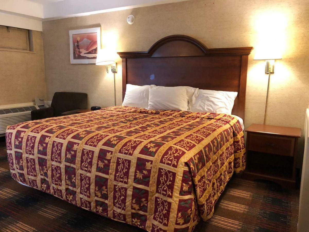 Red Carpet Inn Syracuse Airport North Syracuse Exterior photo