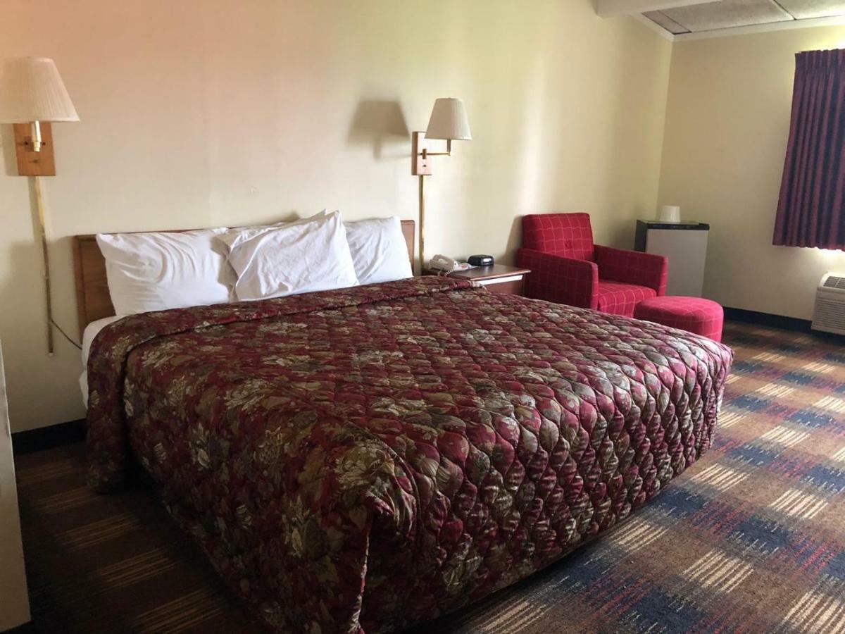 Red Carpet Inn Syracuse Airport North Syracuse Exterior photo